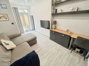 Sitting room- click for photo gallery